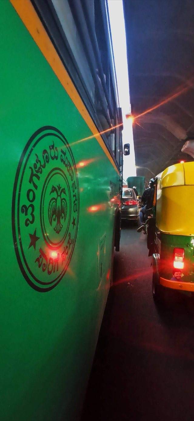 Approach roads & traffic